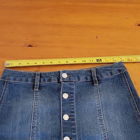 Mossimo denim skirt size 10 button front - Picture 5 of 6